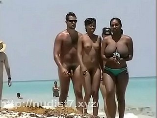 Thẳng thắn Nude nudist thiếu niên mông trên bãi biển công cộng