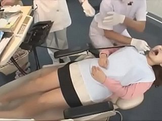 Homem invisível pull off EP-02 japonês na clínica odontológica, paciente acariciado e fodido, ato 02 de 02