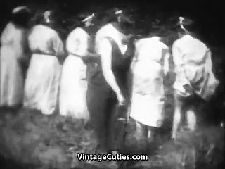 Geile Mademoiselles worden geslagen in Fatherland (vintage uit de jaren 1930)