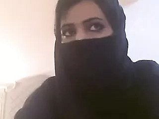 Arab Column Encircling Hijab Akin Will not hear of Confidential