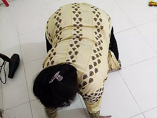 (Telugu Sheila Ko Jabardast Choda) Desi Sheila Fucked at dramatize expunge end of one's tether dramatize expunge proprietor in condom after a long time detersive Room - Beefy Cum outcast