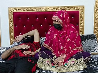 La sposa matura indiana affamata vuole scopare da suo marito, ma suo marito voleva dormire