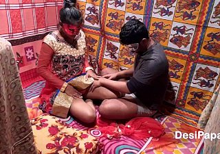 Hete Indiase bhabhi neukte erg ruwe seks relating to sari effrontery first Devar